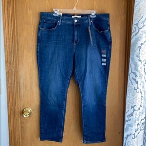 ✨Everything must go✨Levi's shaping skinny jeans